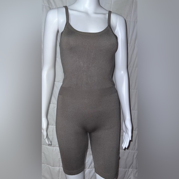 Fashion Nova Romper/Cardigan Set- Light Olive BRAND NEW - Picture 3 of 6